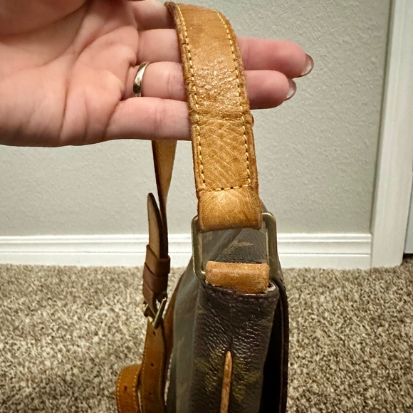 Louis Vuitton Tango Salsa GM AUTHENTIC - Picture 5 of 11